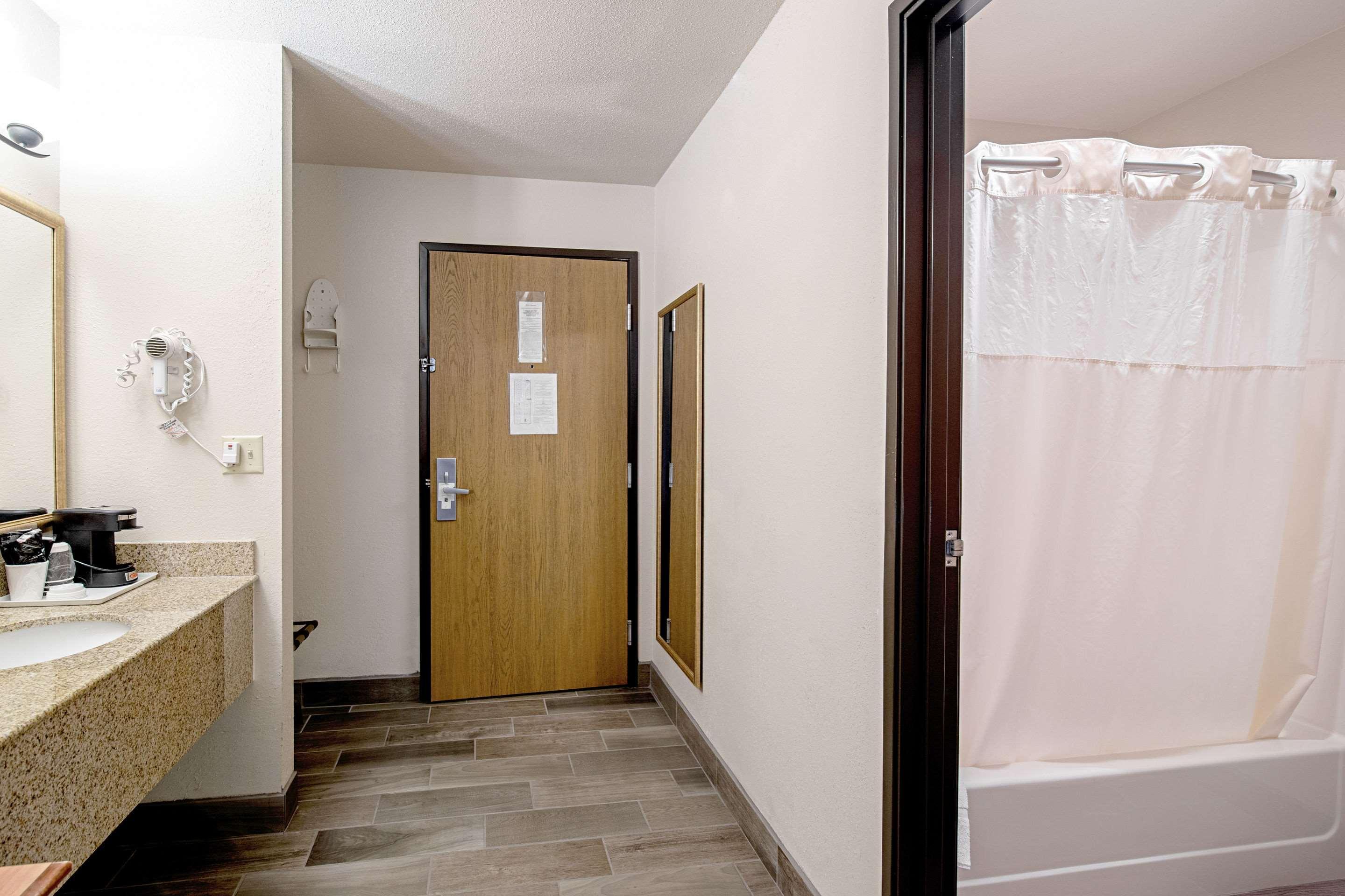 Quality Inn Huron Exterior photo